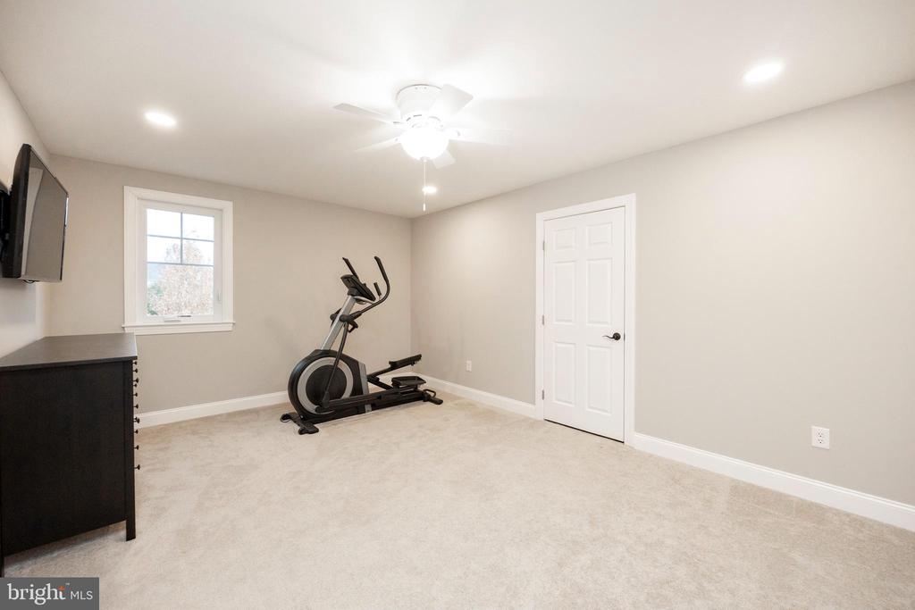 103 Summit Dr