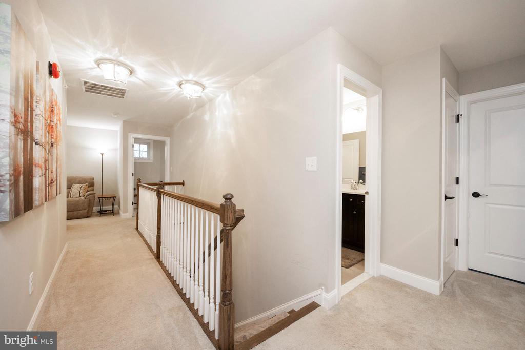 103 Summit Dr