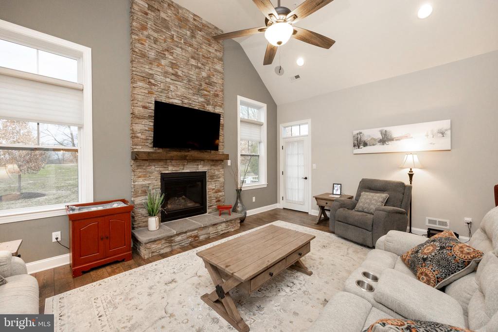 103 Summit Dr