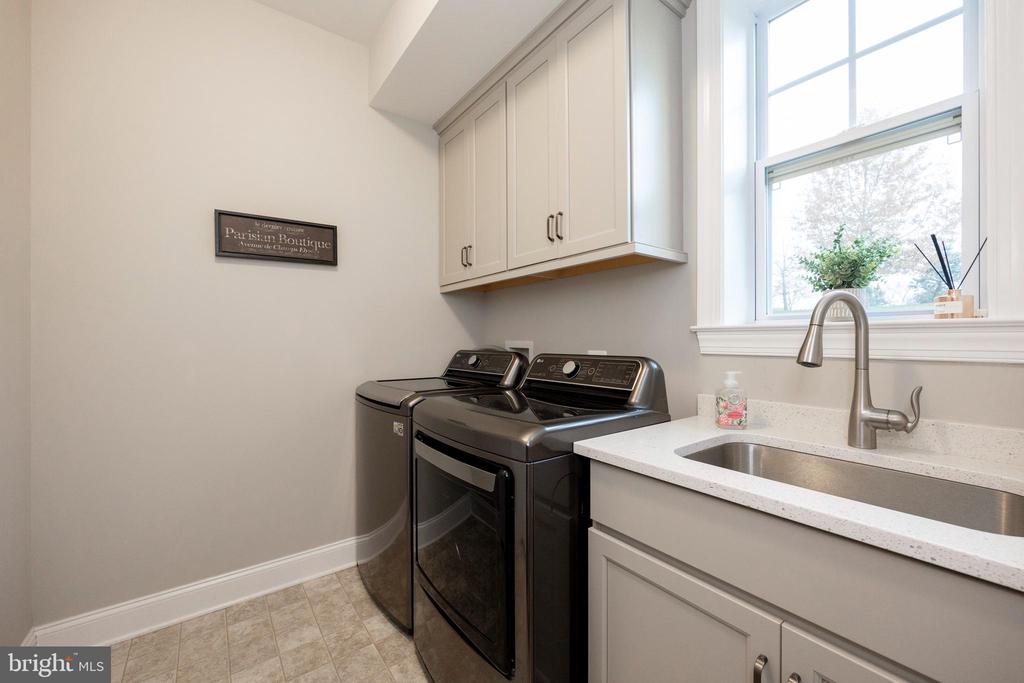 103 Summit Dr
