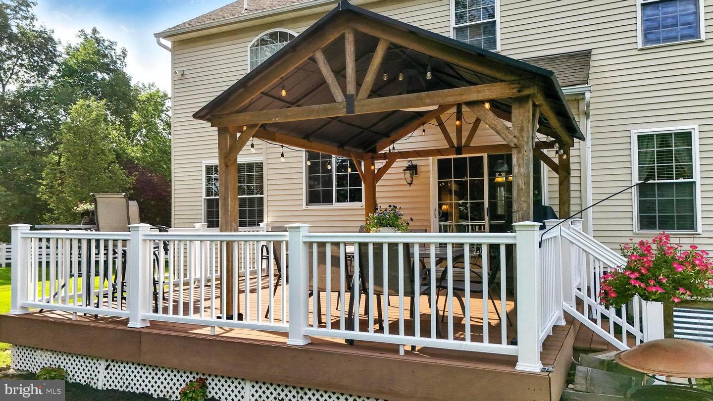 126 Fairbrook Dr