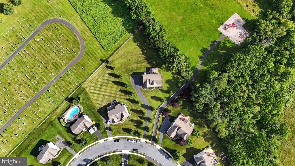 126 Fairbrook Dr