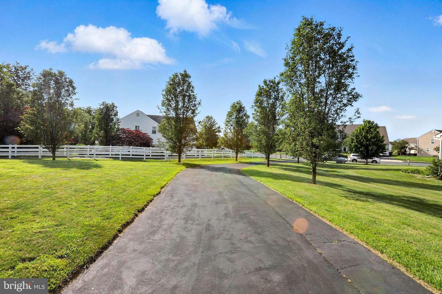 126 Fairbrook Dr