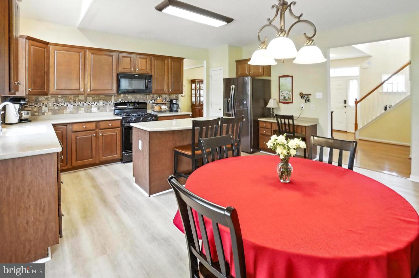 126 Fairbrook Dr
