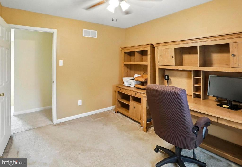 126 Fairbrook Dr