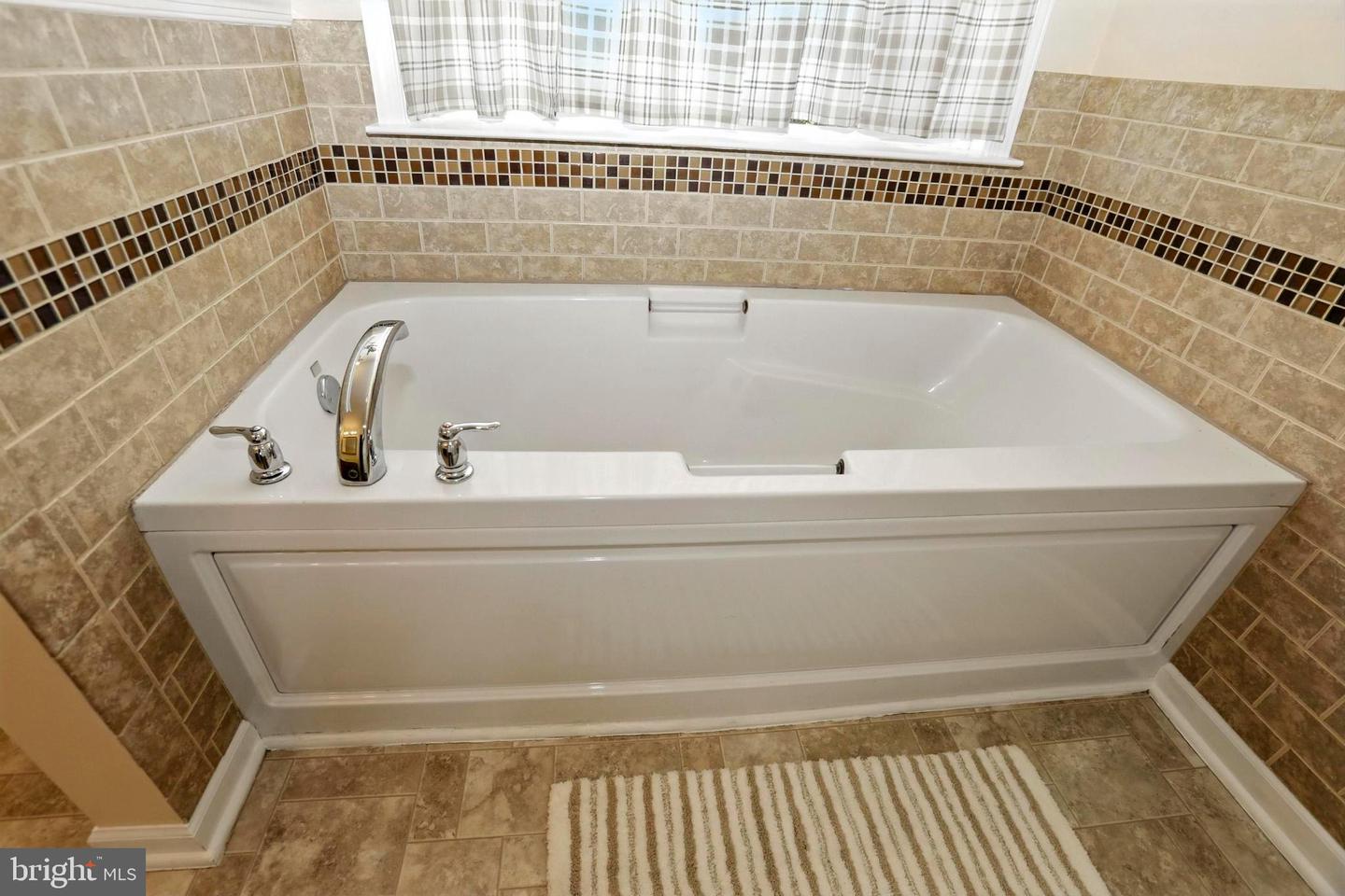 126 Fairbrook Dr