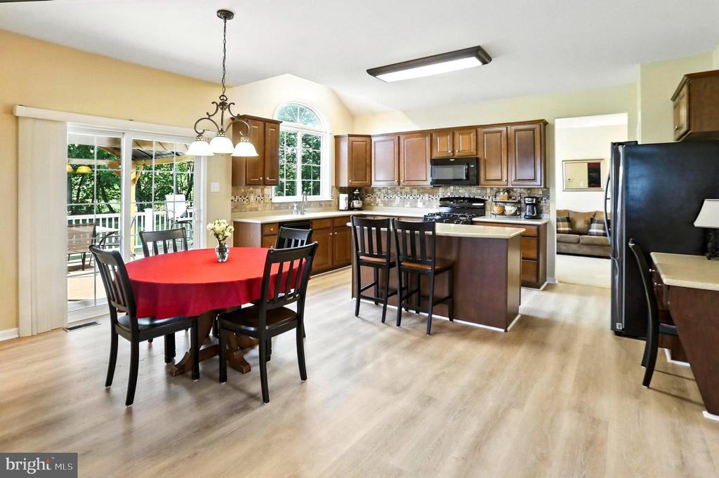 126 Fairbrook Dr