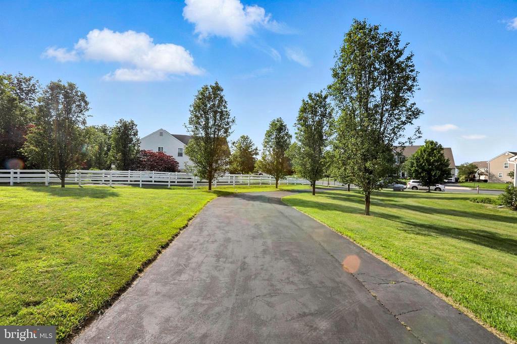 126 Fairbrook Dr