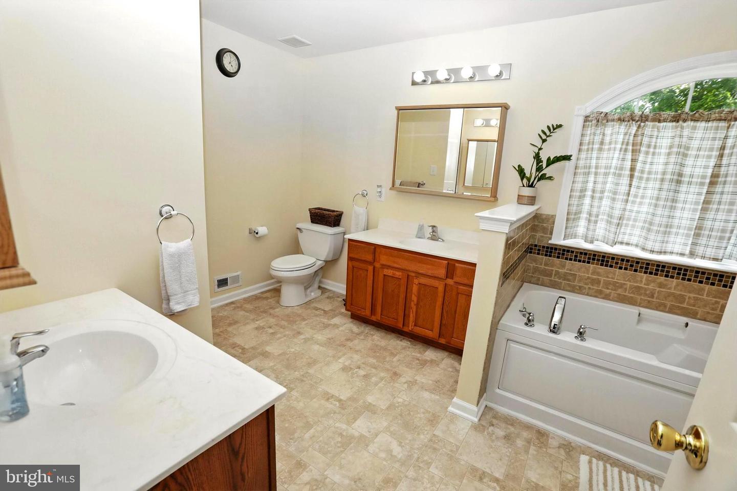 126 Fairbrook Dr