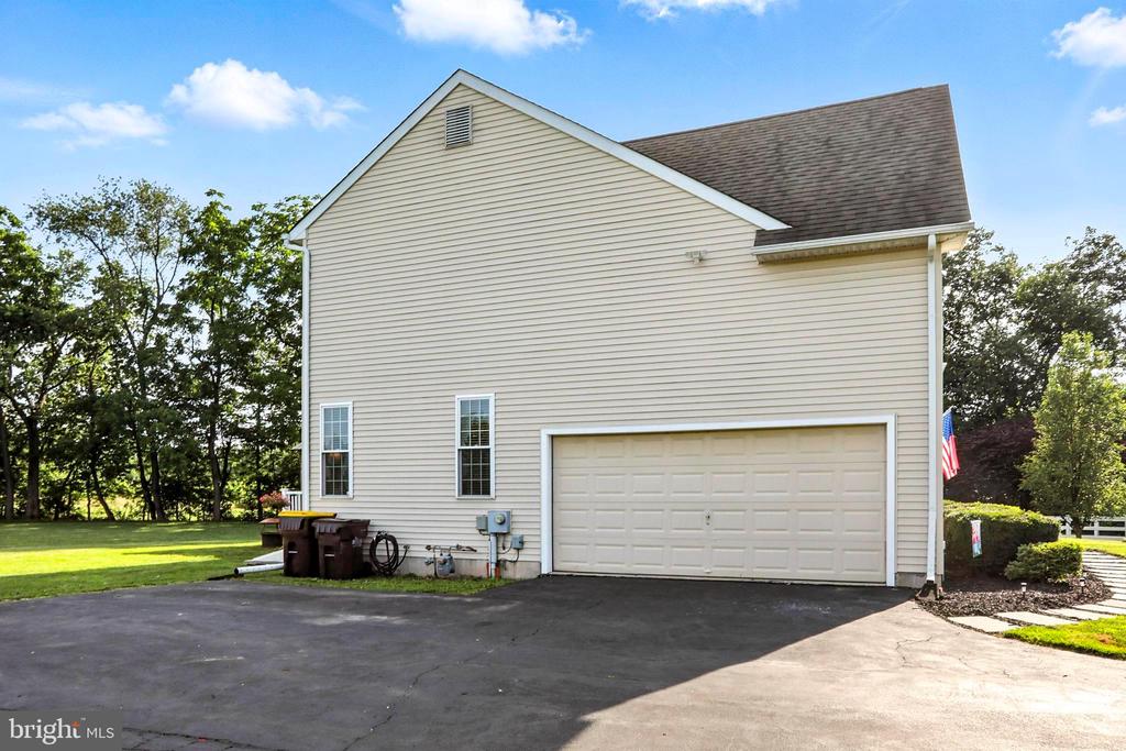126 Fairbrook Dr