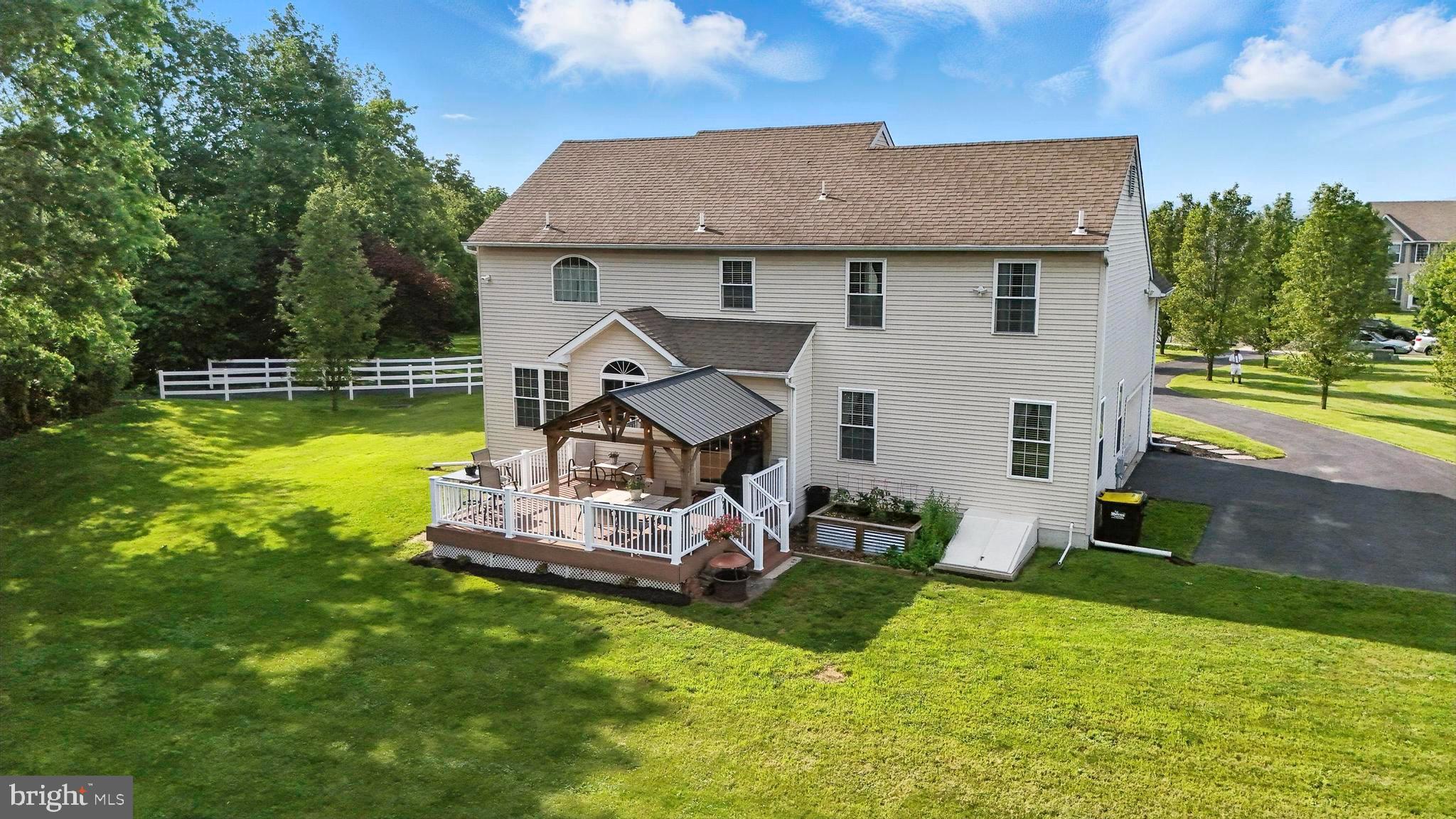 126 Fairbrook Dr