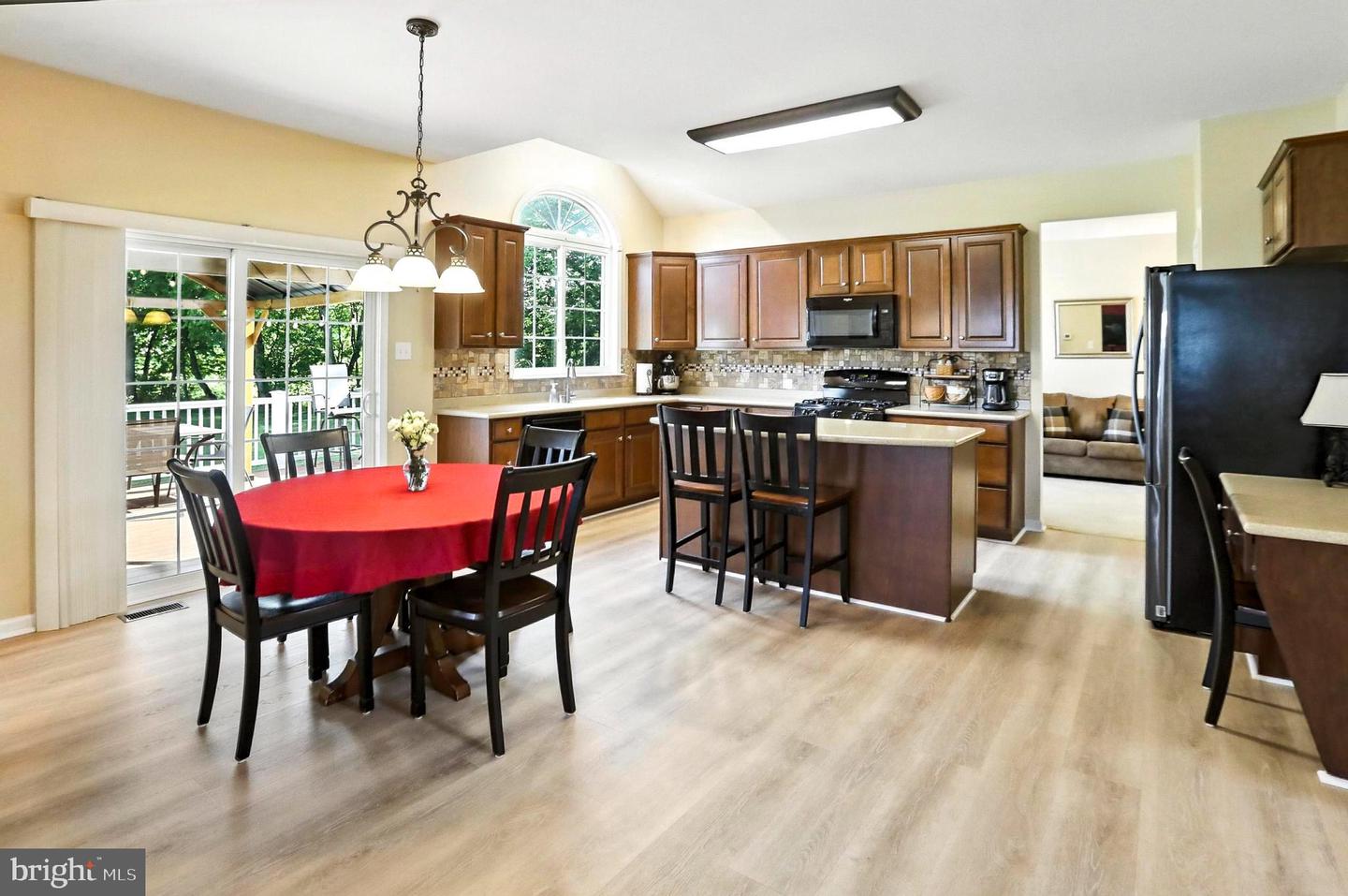 126 Fairbrook Dr