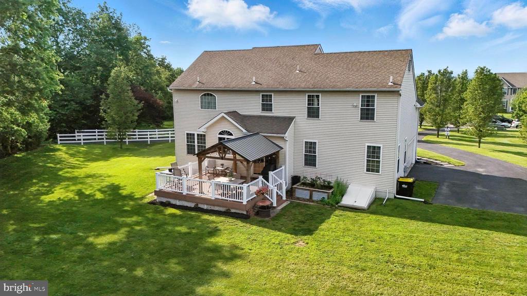 126 Fairbrook Dr