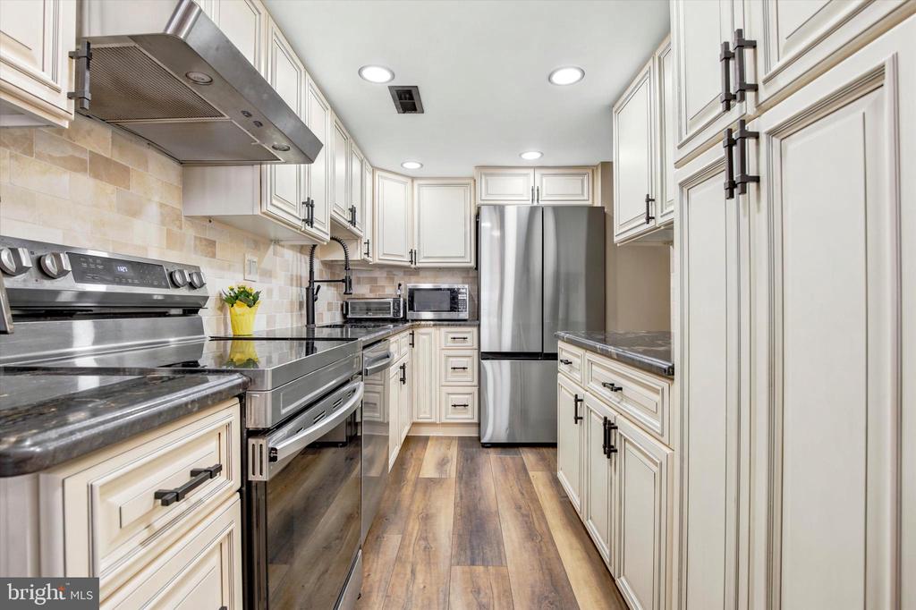 202 STONYBROOK DRIVE Unit: 202