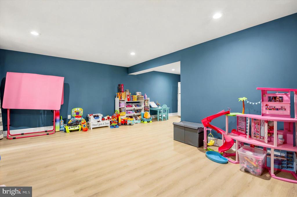 202 STONYBROOK DRIVE Unit: 202