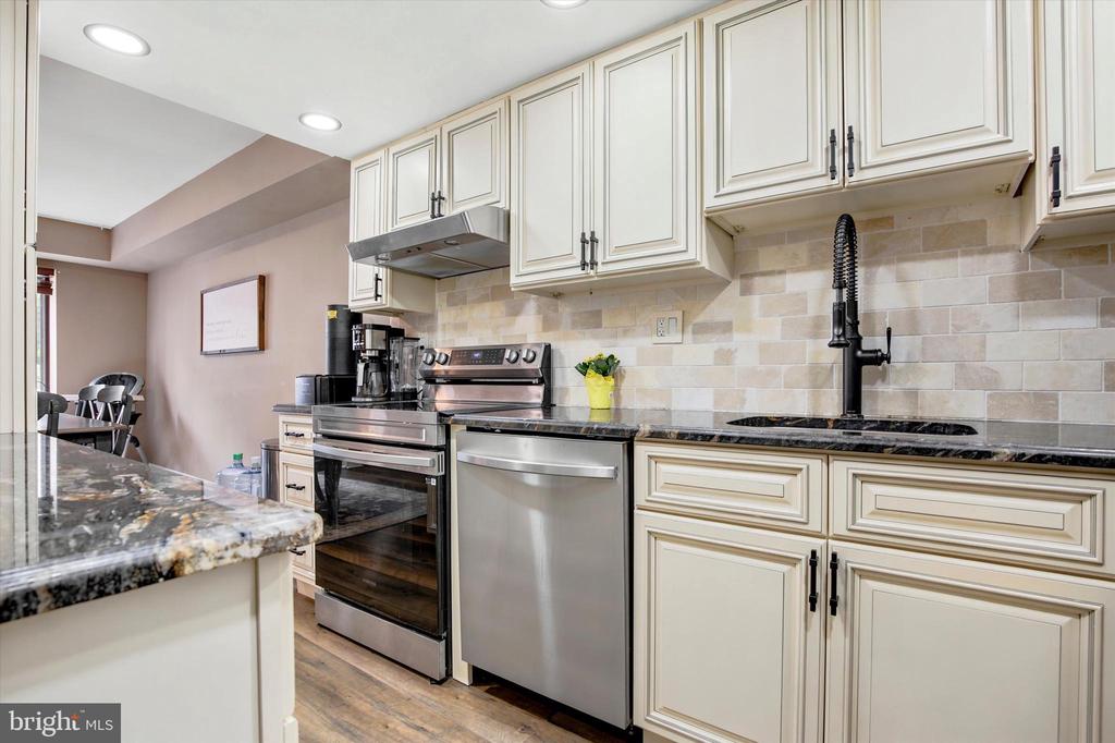 202 STONYBROOK DRIVE Unit: 202