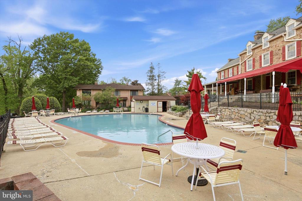 202 STONYBROOK DRIVE Unit: 202