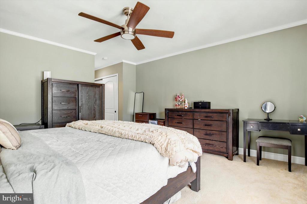 202 STONYBROOK DRIVE Unit: 202