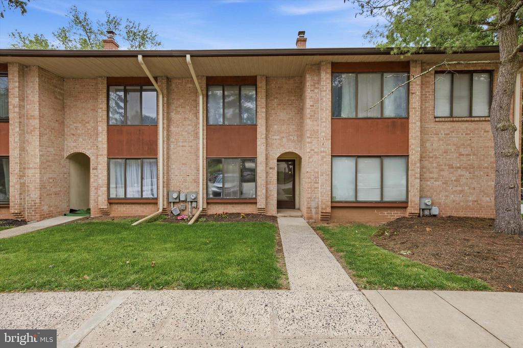 202 STONYBROOK DRIVE Unit: 202
