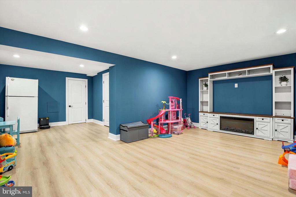 202 STONYBROOK DRIVE Unit: 202