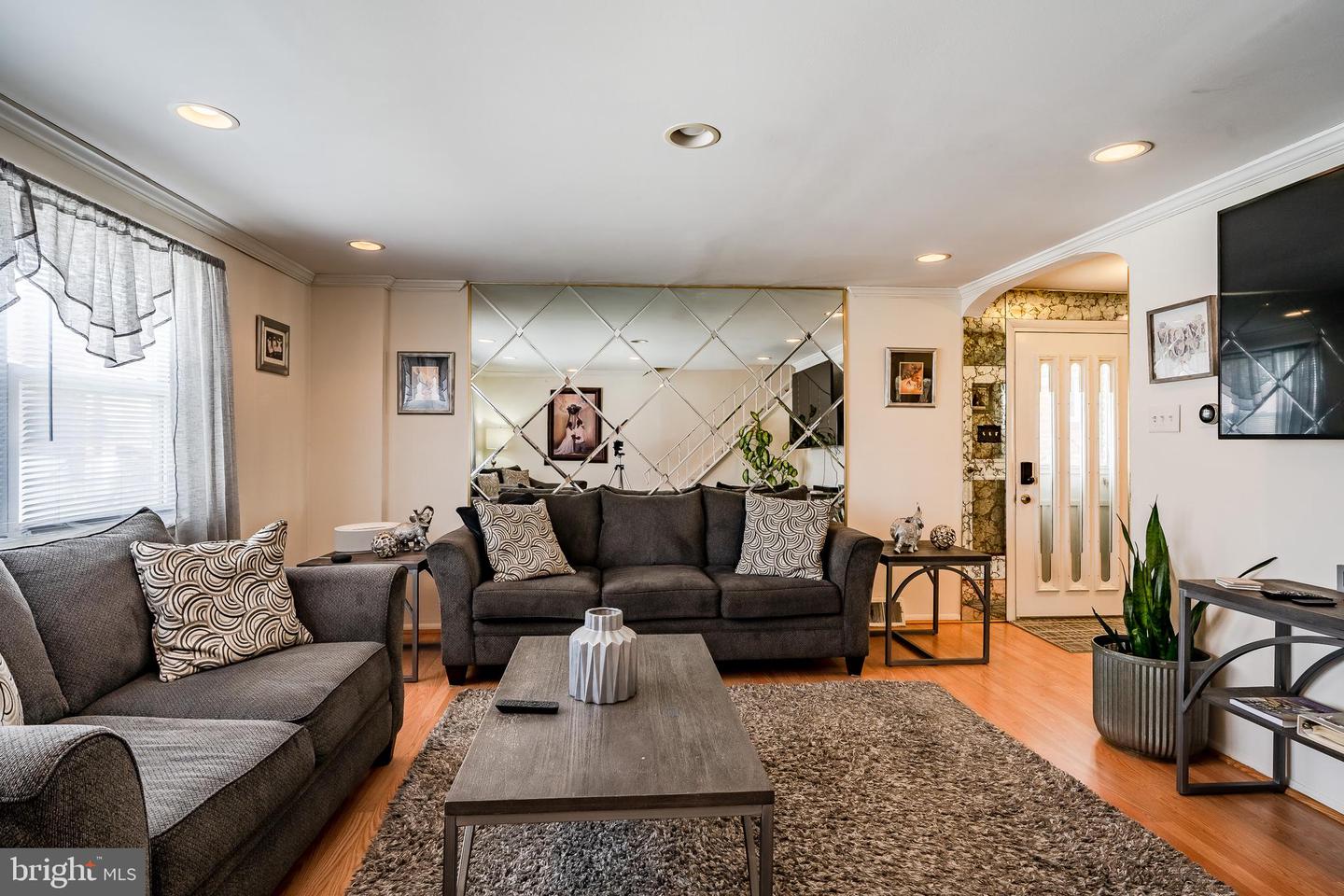 8929 Maxwell Pl