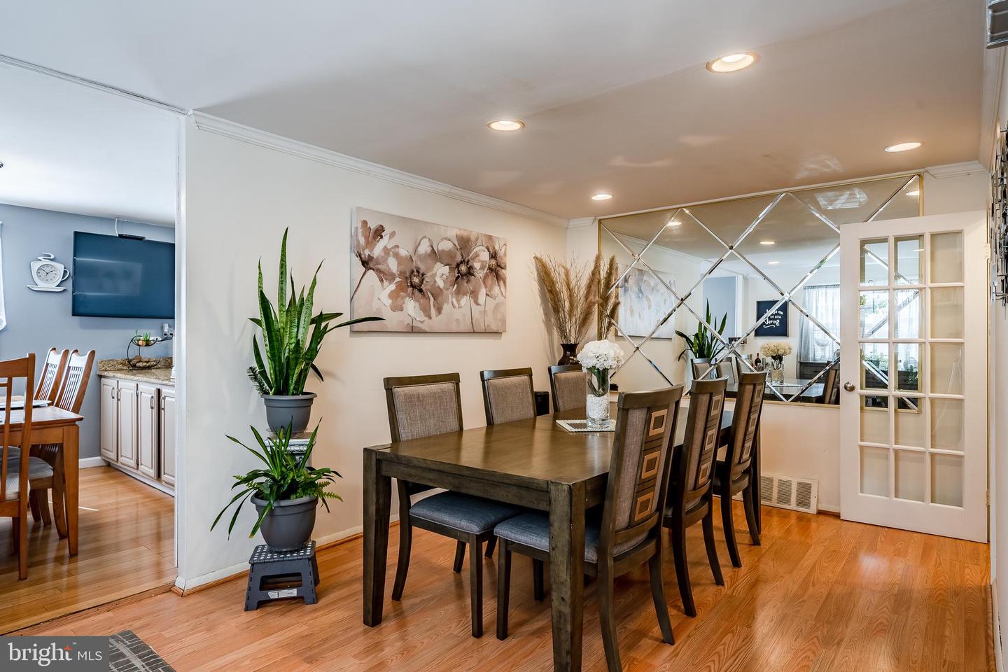 8929 Maxwell Pl
