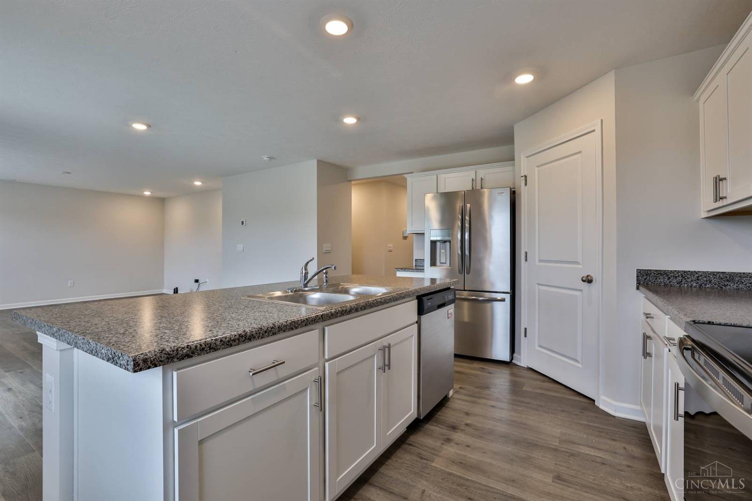 5056 Lakeview Drive