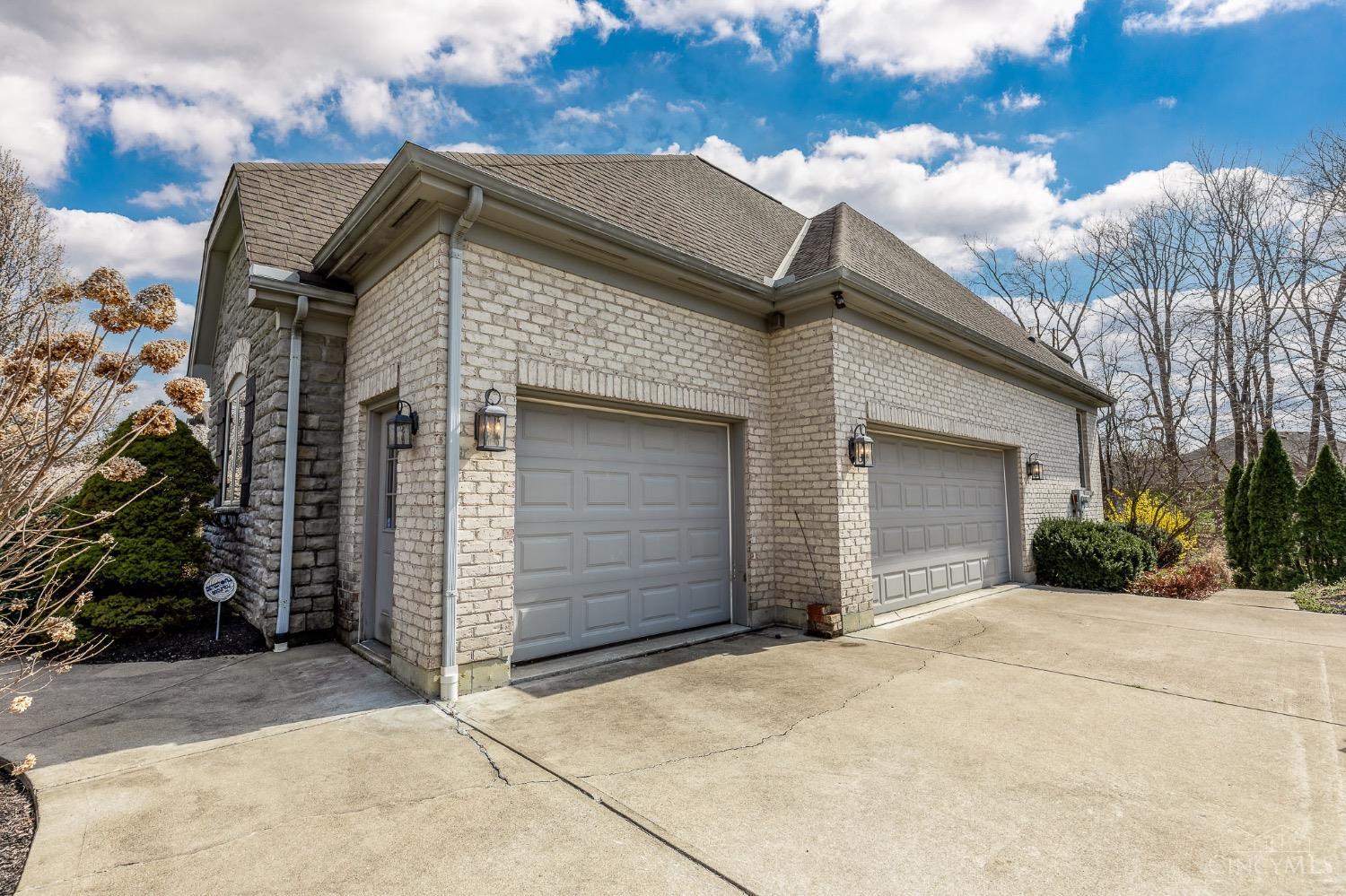 1613 Hawk Ridge Drive