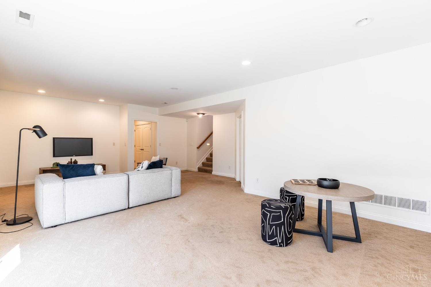 1613 Hawk Ridge Drive