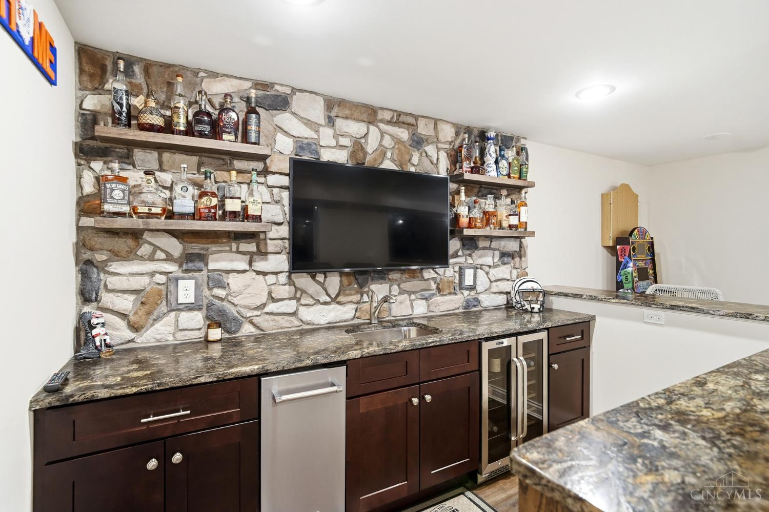 1571 Canterbury Court