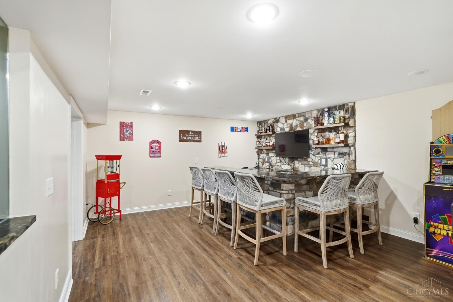 1571 Canterbury Court