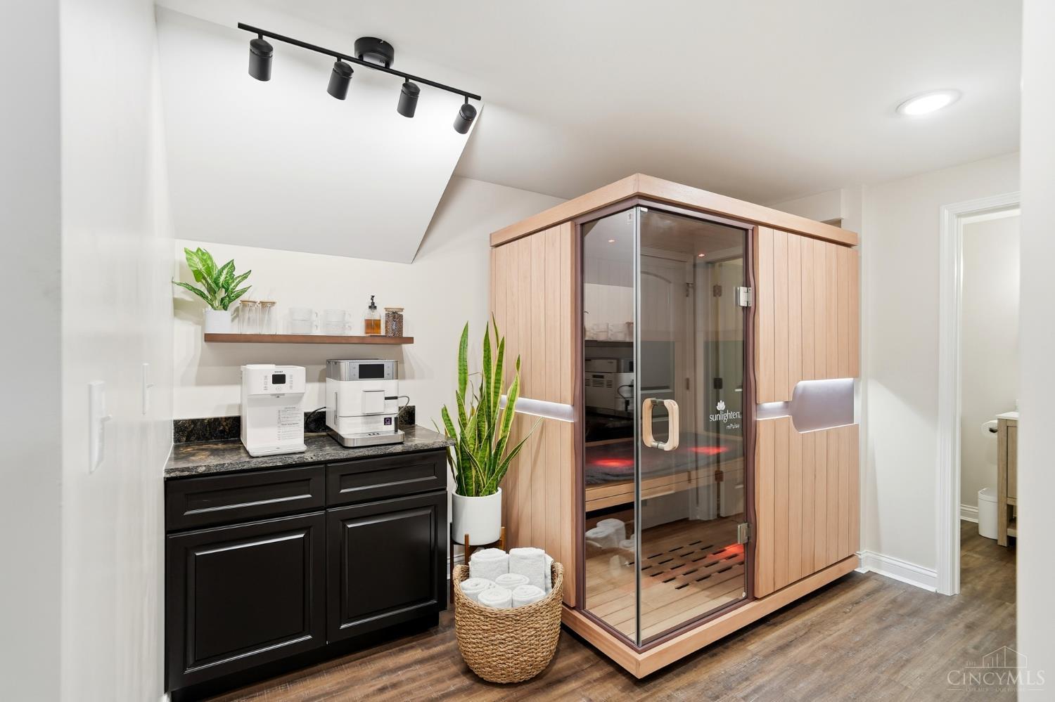 1571 Canterbury Court