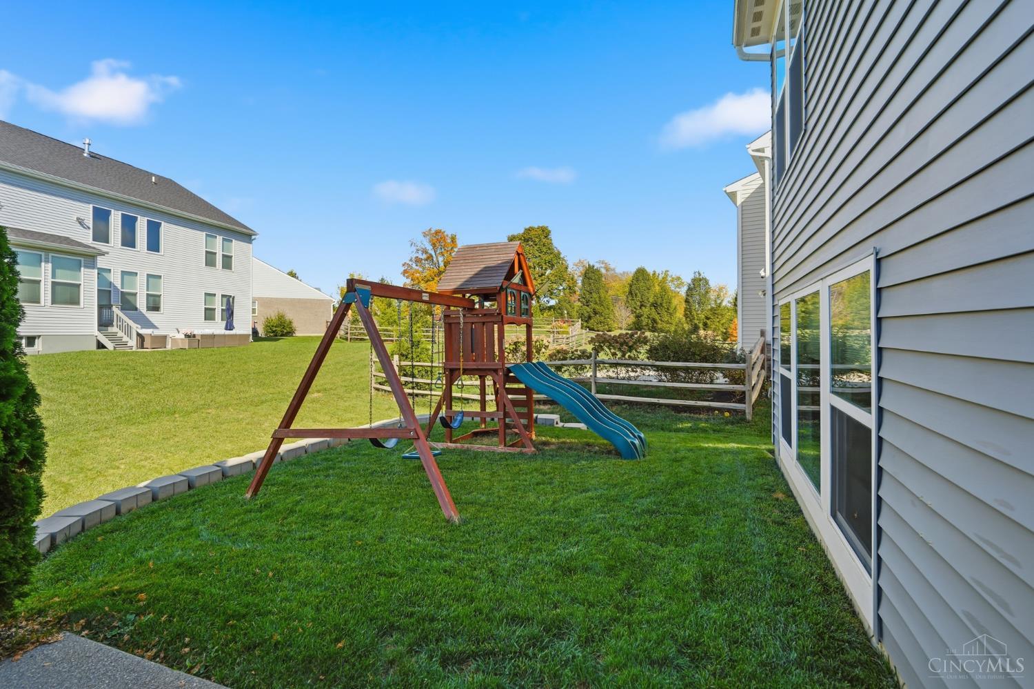 1571 Canterbury Court
