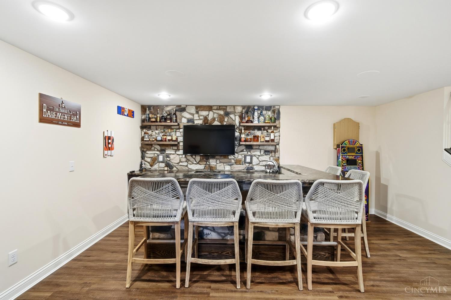 1571 Canterbury Court