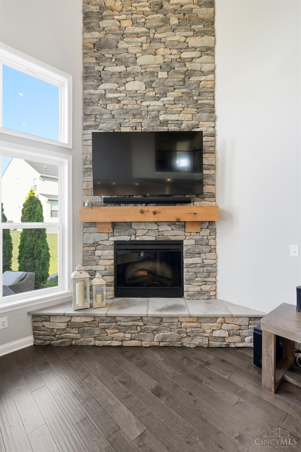 1571 Canterbury Court