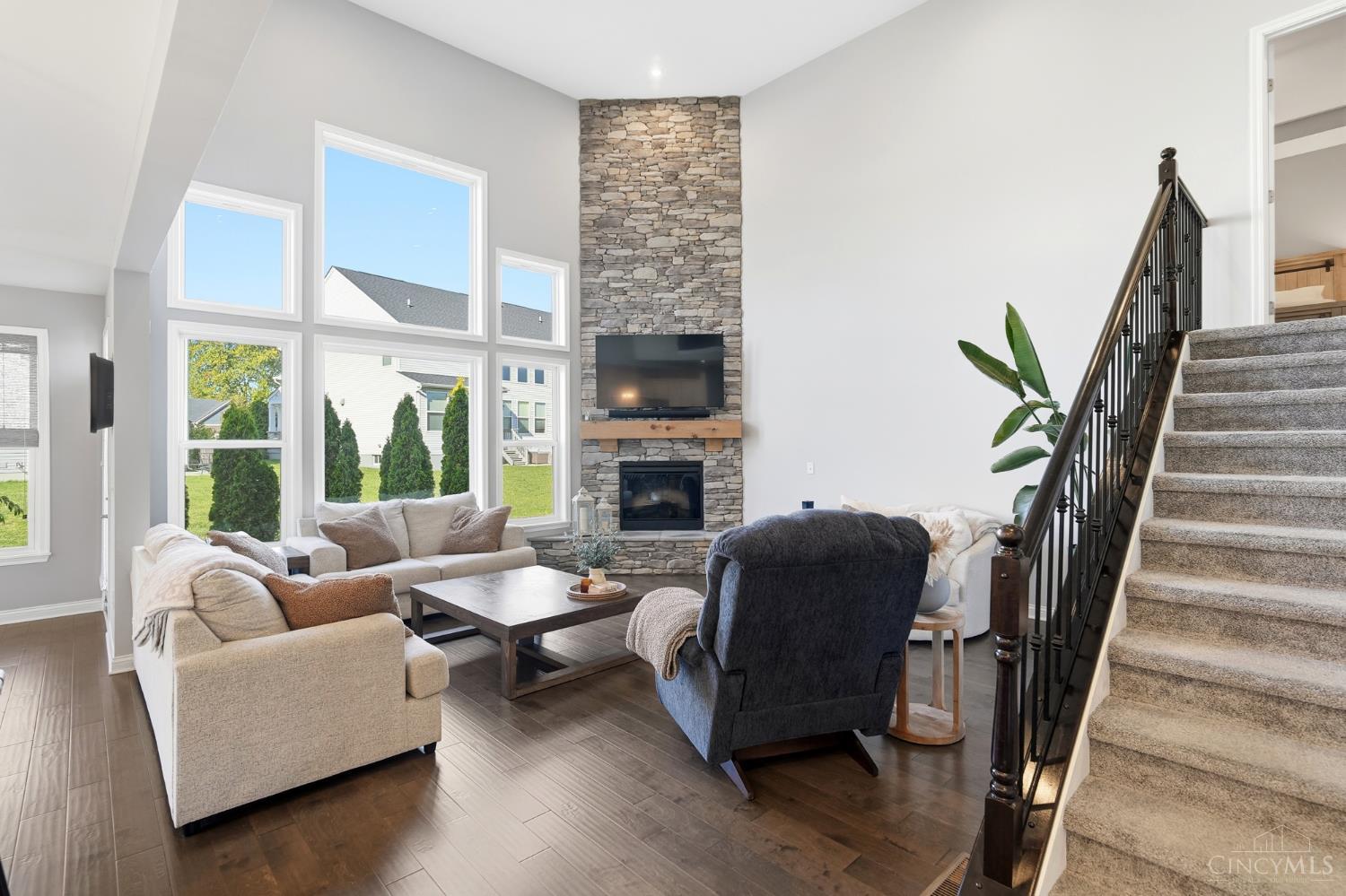1571 Canterbury Court