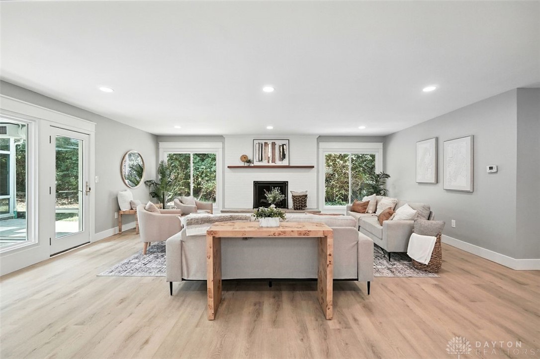 141 W Concord Drive