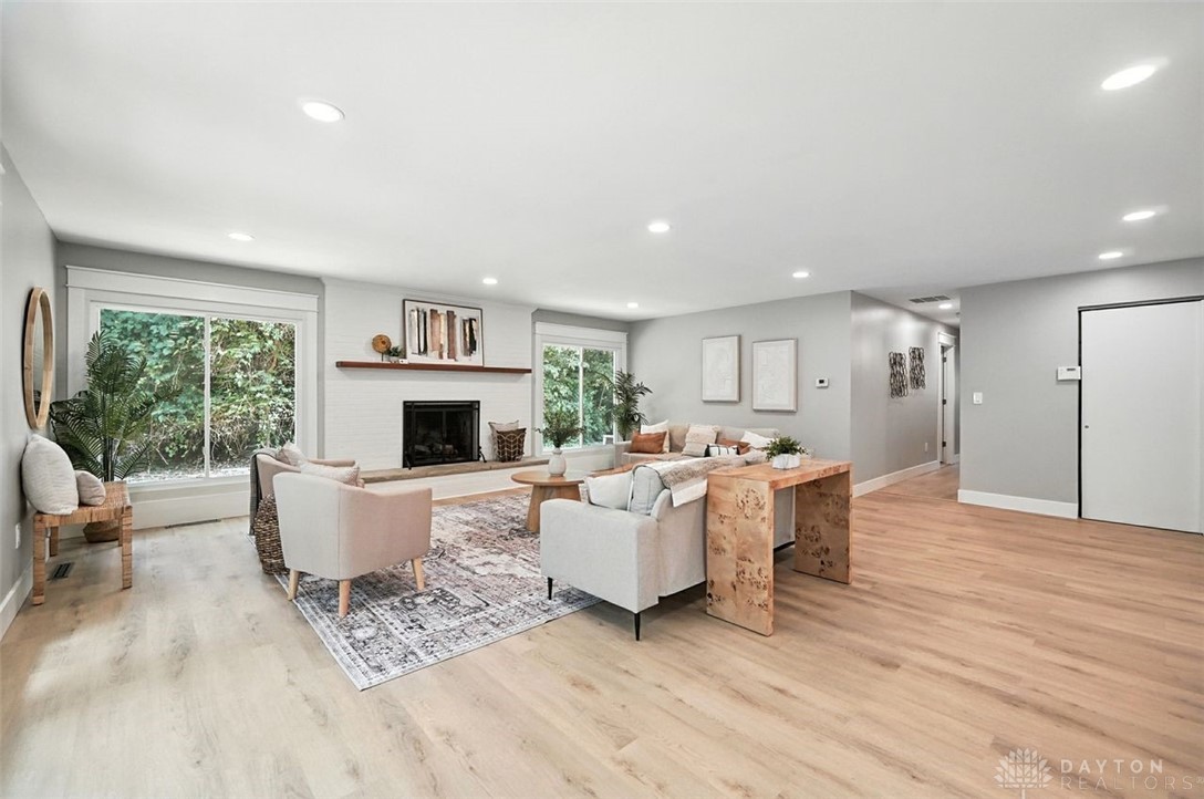141 W Concord Drive