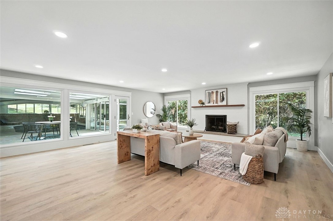 141 W Concord Drive