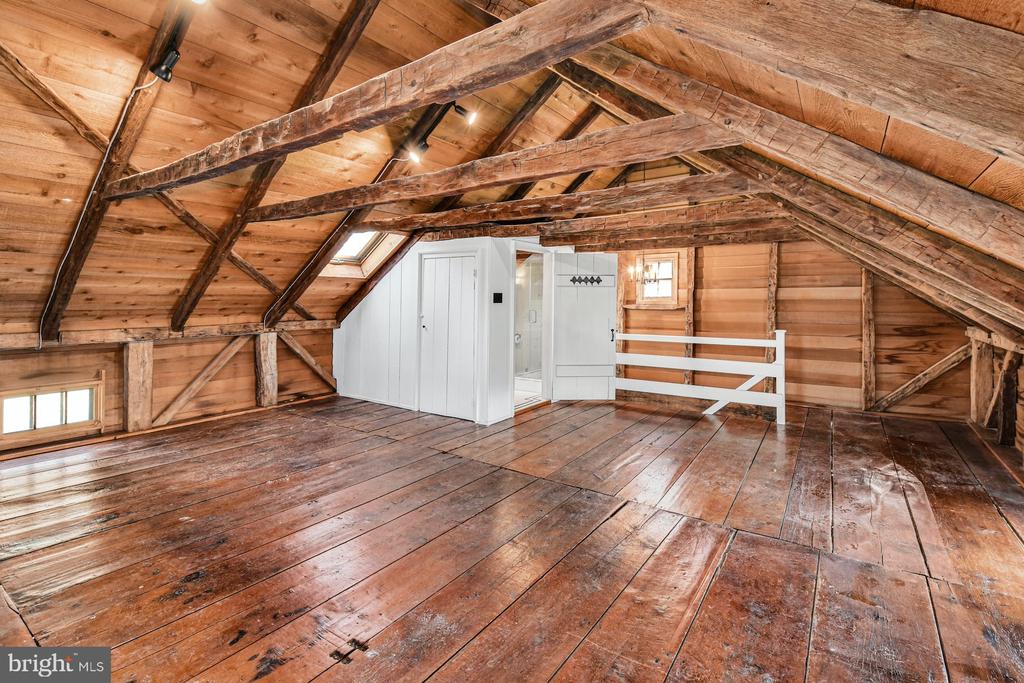 3220 WINDY BUSH ROAD COTTAGE