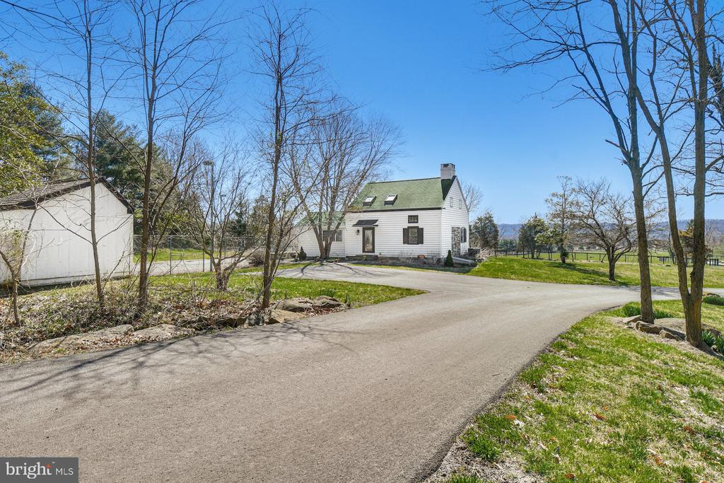 3220 WINDY BUSH ROAD COTTAGE