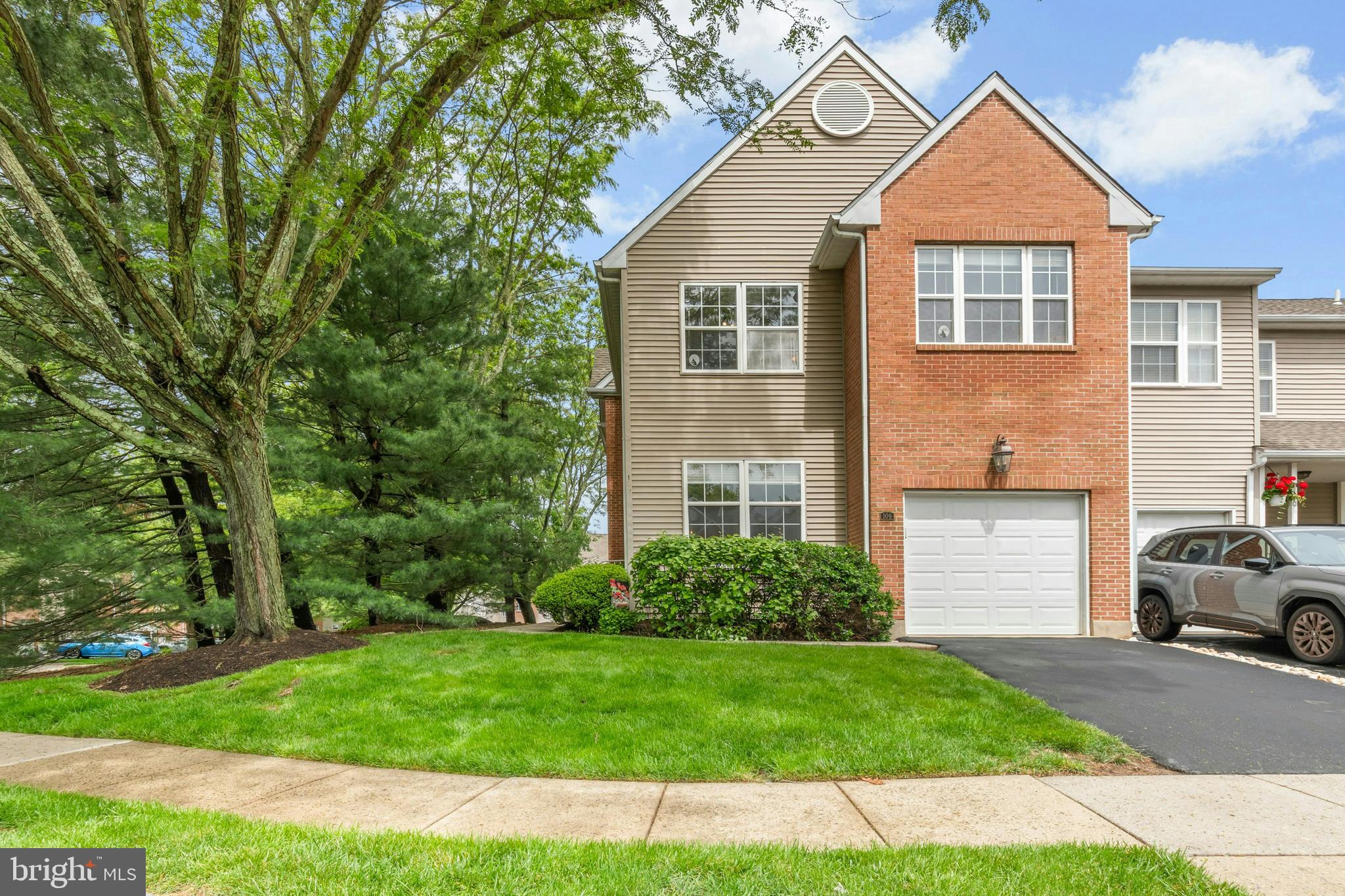 109 BLACKFRIARS CIRCLE