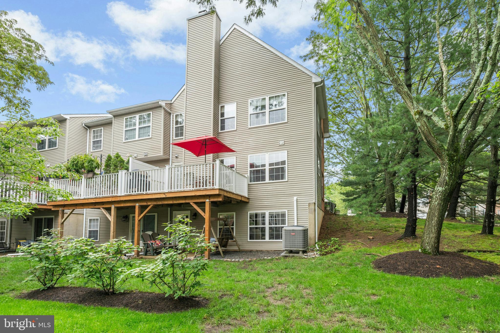 109 BLACKFRIARS CIRCLE