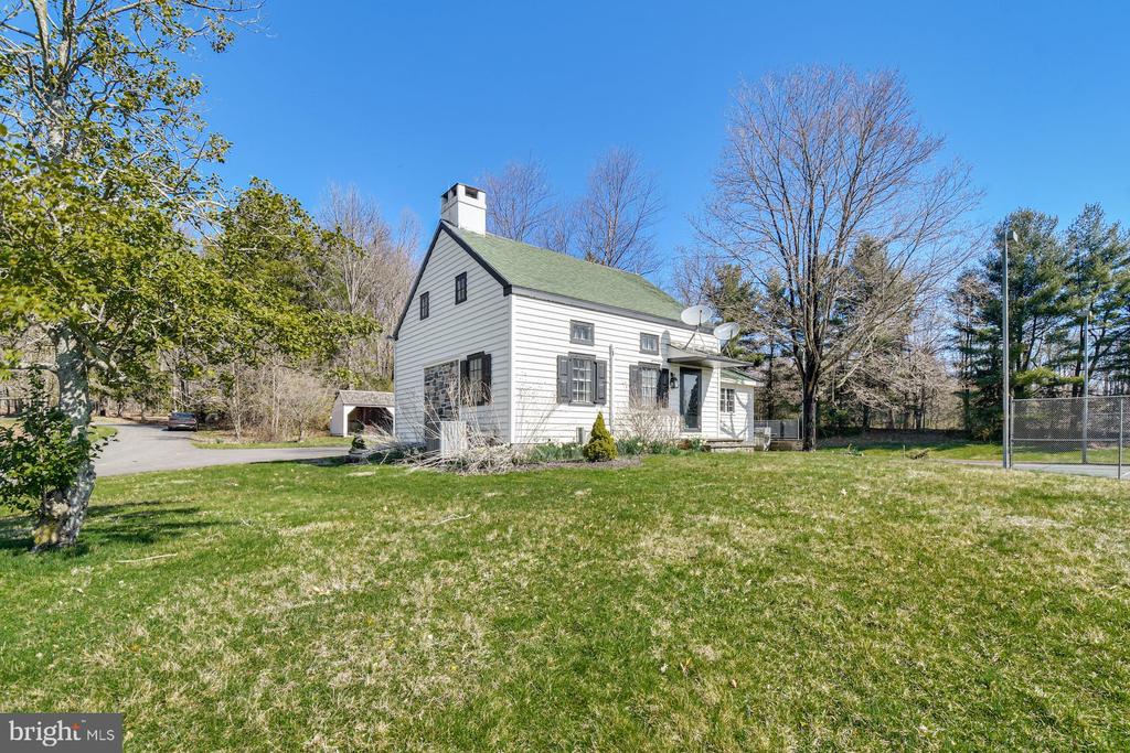 3220 WINDY BUSH ROAD COTTAGE