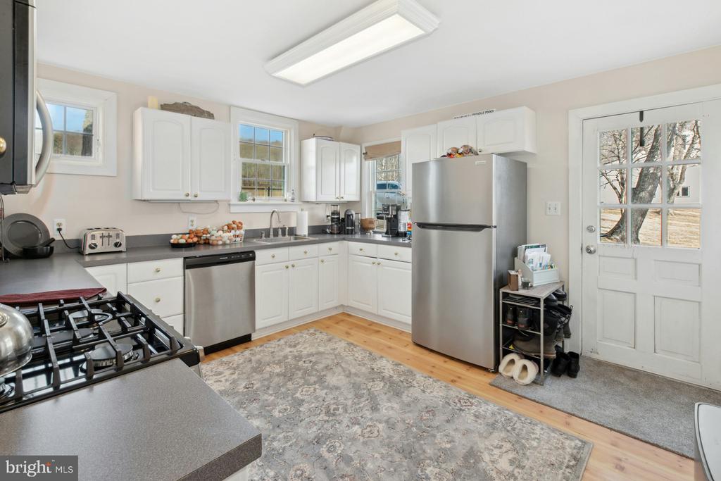 3220 WINDY BUSH ROAD GUEST HOME