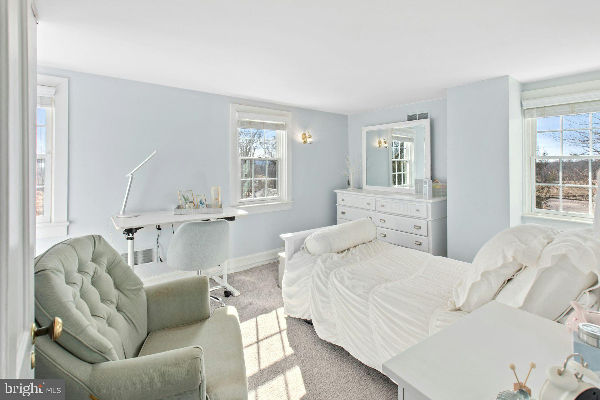 3220 WINDY BUSH ROAD GUEST HOME