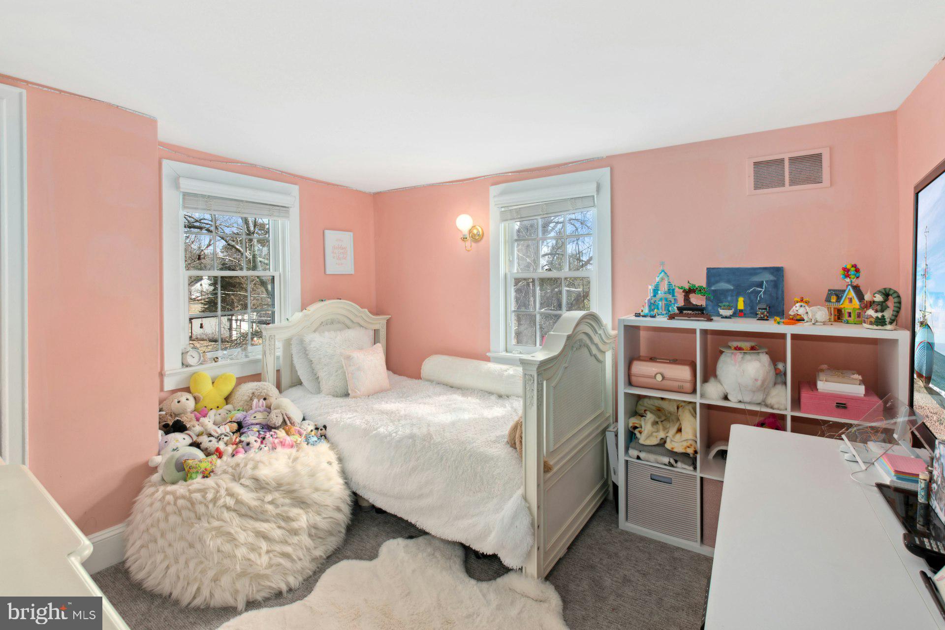 3220 WINDY BUSH ROAD GUEST HOME
