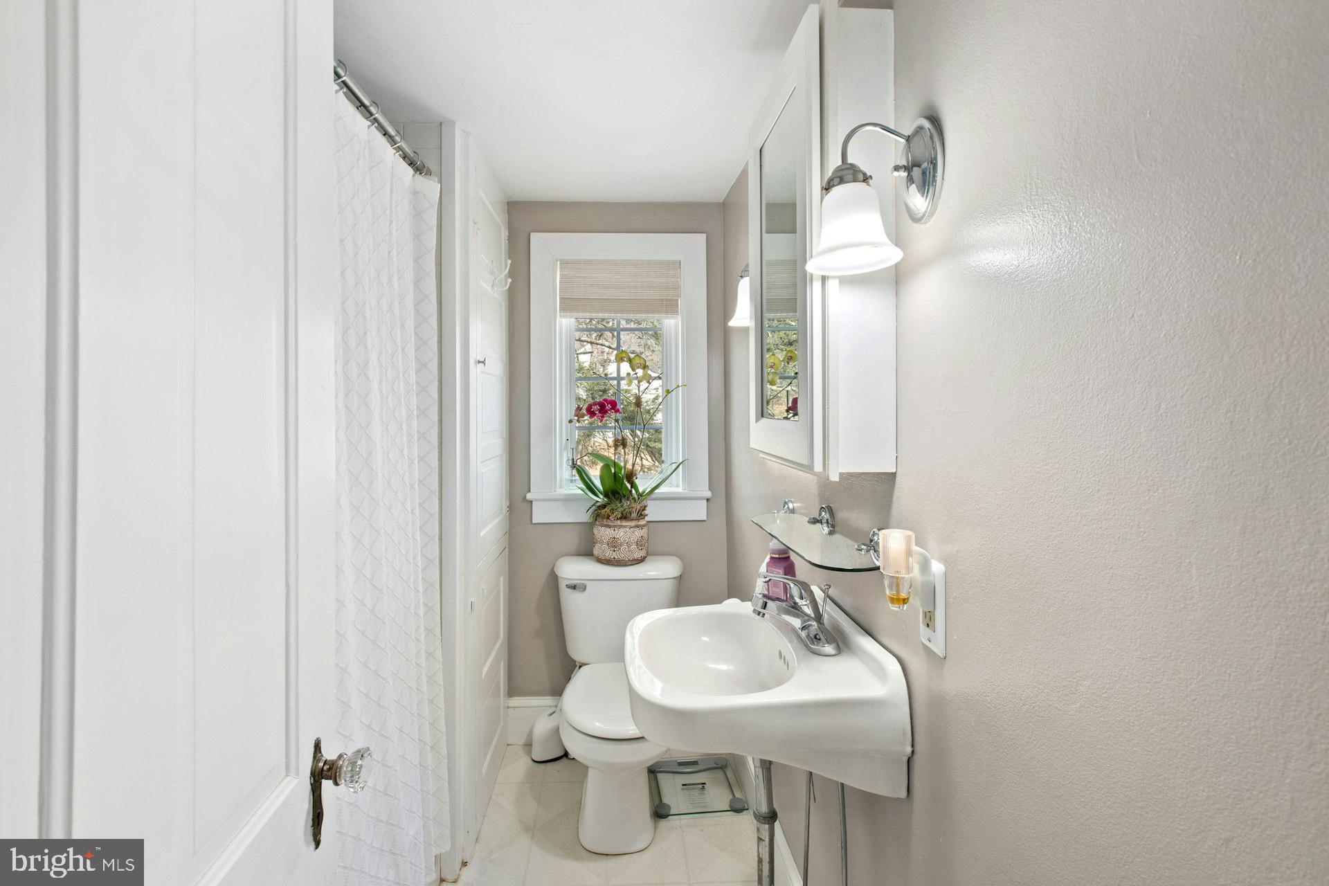 3220 WINDY BUSH ROAD GUEST HOME