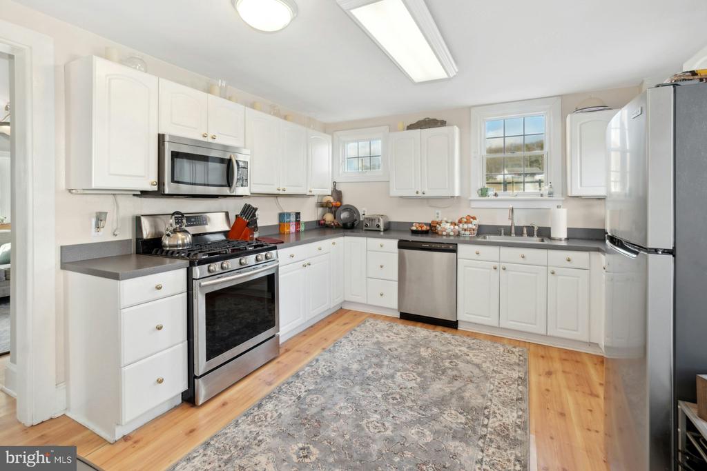 3220 WINDY BUSH ROAD GUEST HOME
