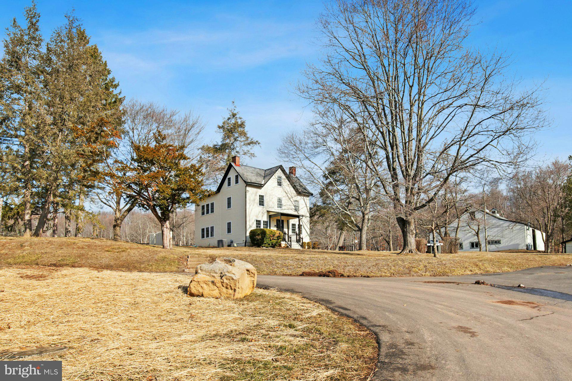 3220 WINDY BUSH ROAD GUEST HOME